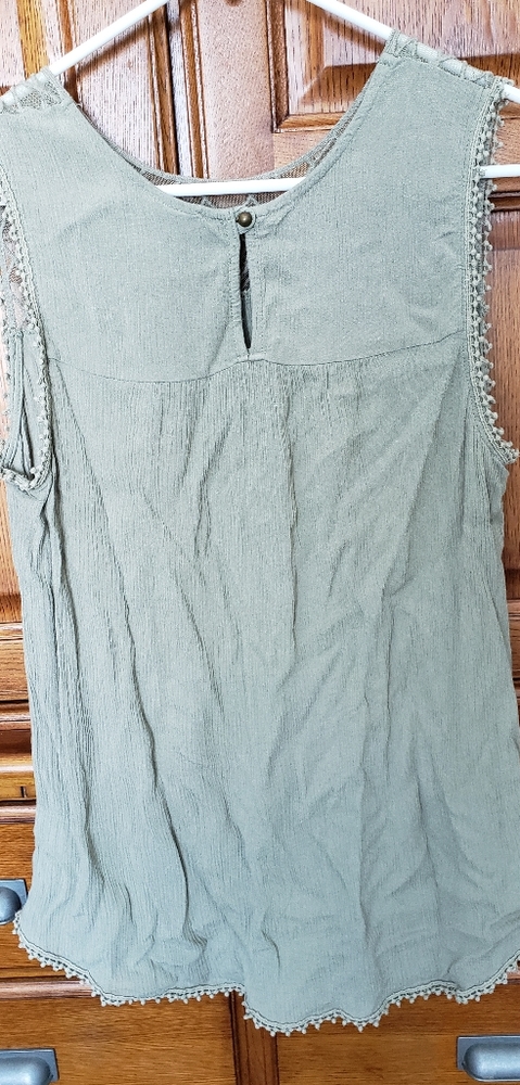 Sleeveless top - Picture 2 of 3